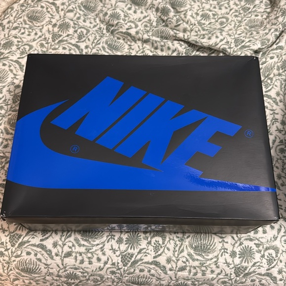 Air Jordan 1 Royal Reimagined 2023 Size 11 Used 9/10 condition - Picture 11 of 11